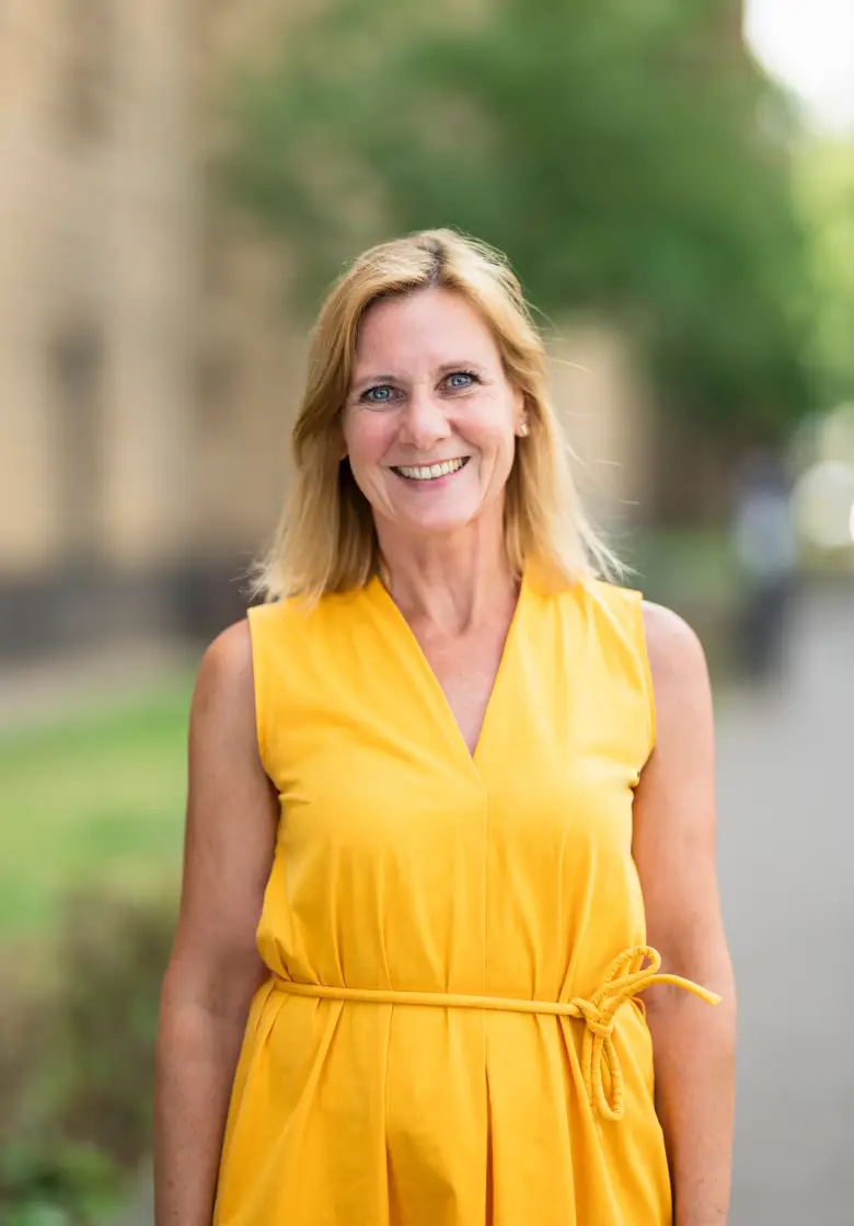 Porträtfoto von Sabine Weyershäuser, Notarfachreferentin bei Notarin Dr. Christine Kaufmann im Agnesviertel in Köln